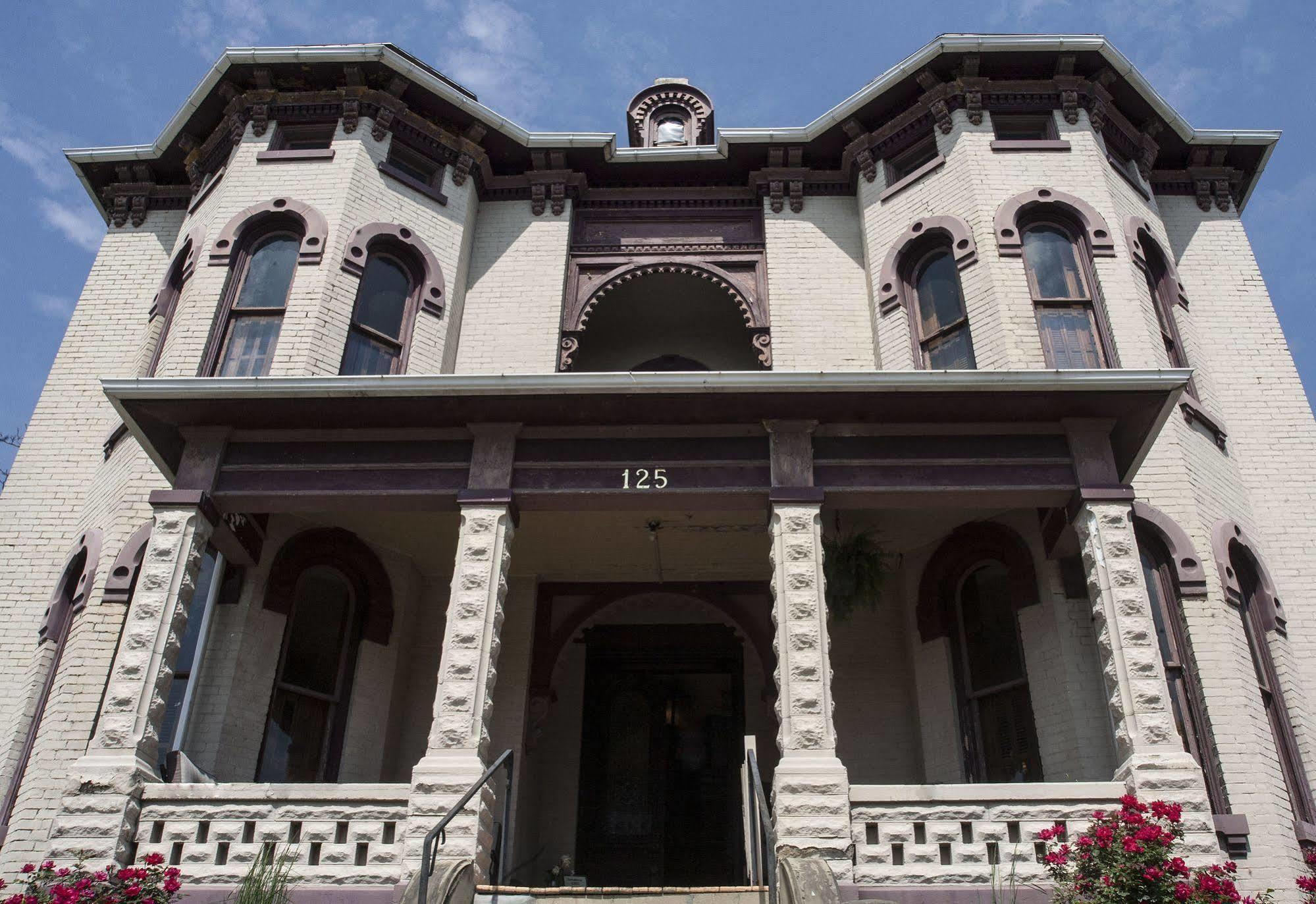 The Mitchell House Bed And Breakfast Circleville Bagian luar foto