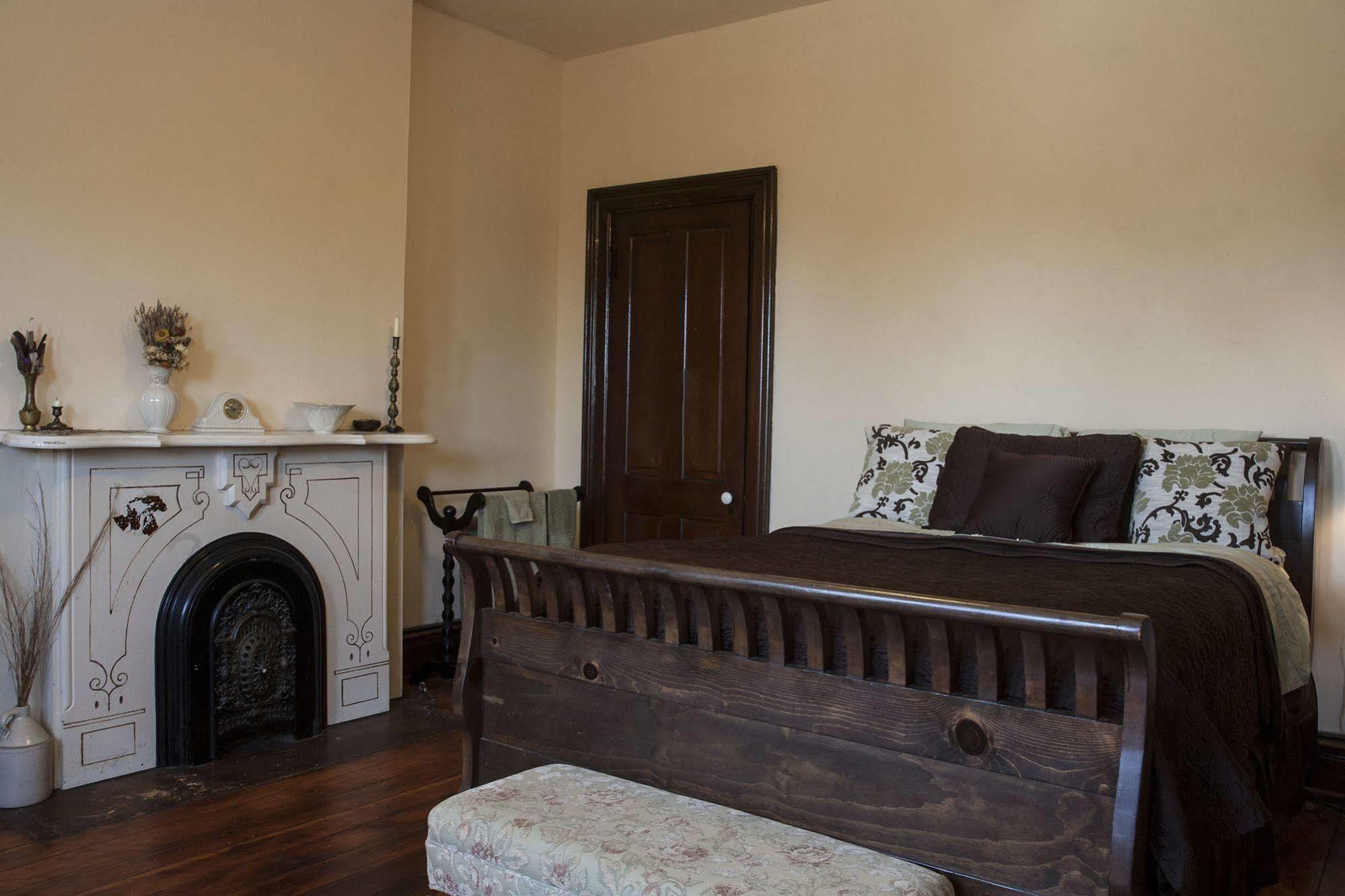 The Mitchell House Bed And Breakfast Circleville Bagian luar foto